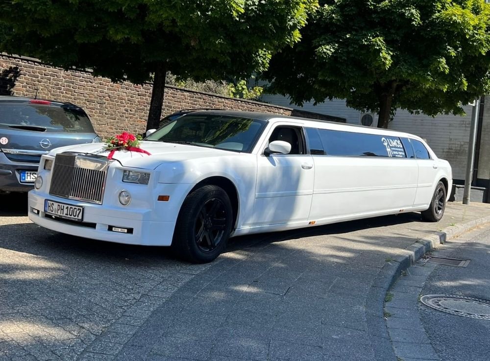 Partybus mieten Köln_Crysler Limousine weiß