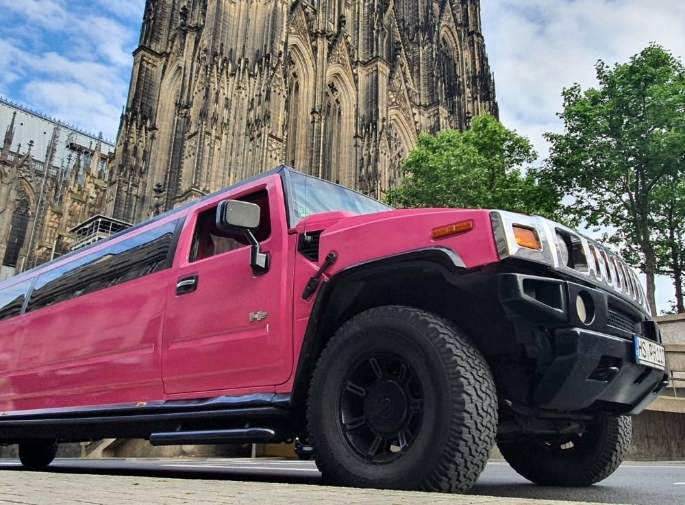 Partybus mieten Köln_Hummer Limousine pink