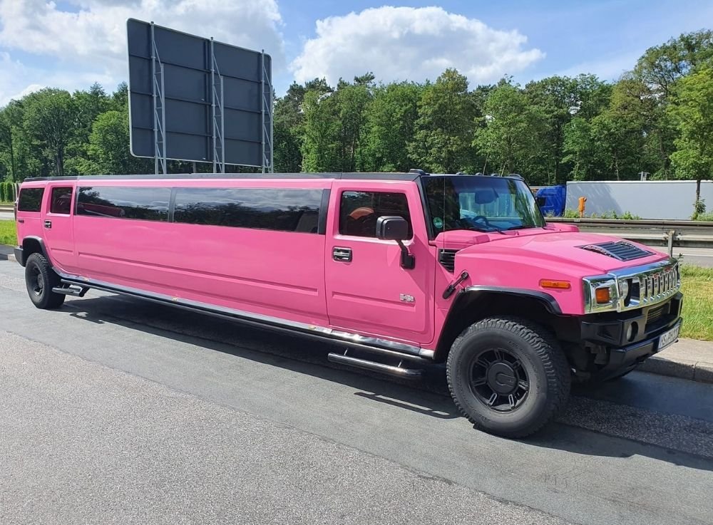 Partybus mieten Köln_Hummer Limousine pink
