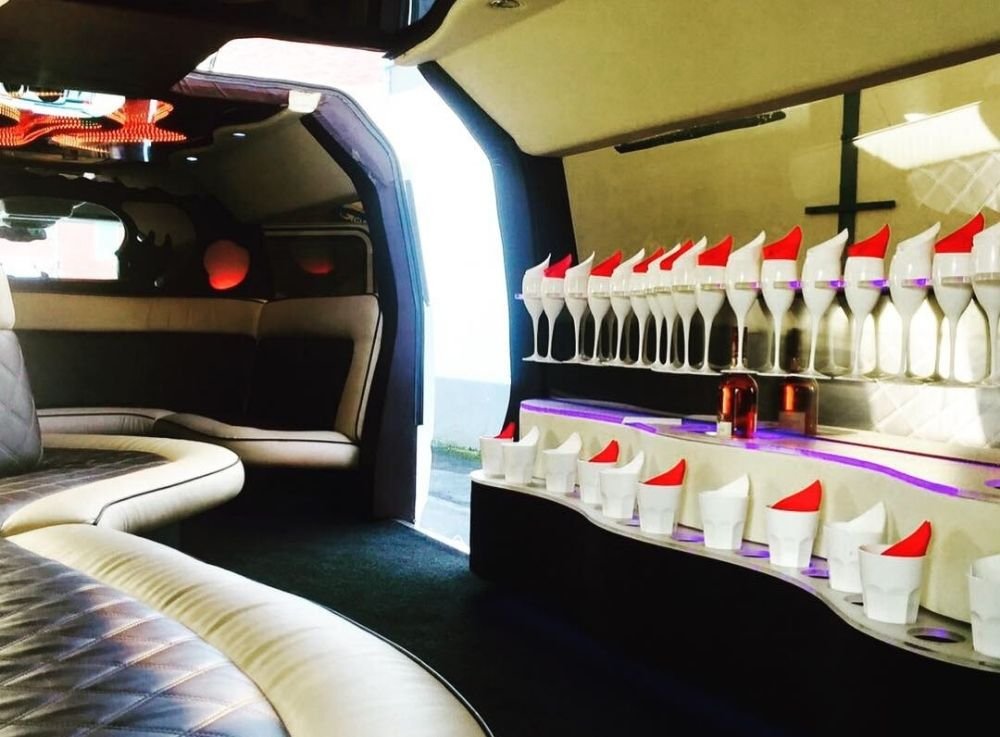 Partybus mieten Köln_Hummer Limousine weiß