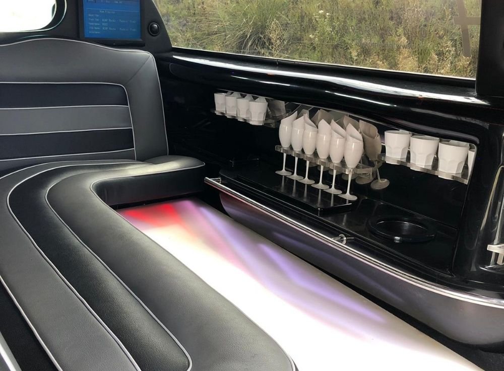 Partybus mieten Köln_Lincoln Limousine weiß